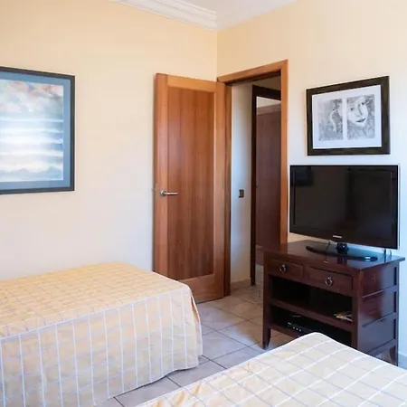 Vergel With Large Private Pool Jacuzzi Bbq In Frontline Caleta De Fuste Golf By Amazzzing Travel Vila La Guirra
