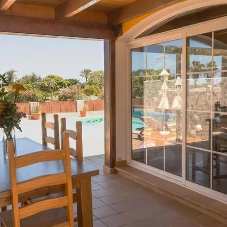 Βίλα Vergel With Large Private Pool Jacuzzi Bbq In Frontline Caleta De Fuste Golf By Amazzzing Travel La Guirra