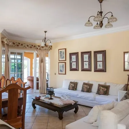 Vergel With Large Private Pool Jacuzzi Bbq In Frontline Caleta De Fuste Golf By Amazzzing Travel Vila *
