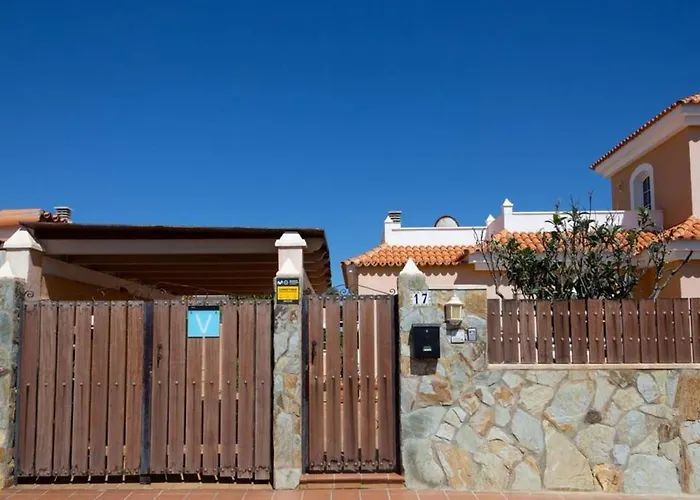 빌라 Villa Vergel With Large Private Pool Jacuzzi Bbq In Frontline Caleta De Fuste Golf By Amazzzing Travel La Guirra