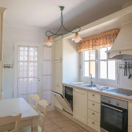 Vergel With Huge Private Pool, Jacuzzi, Sauna & Bbq By Amazzzing Travel Вилла