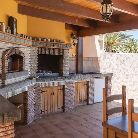 Vergel With Huge Private Pool, Jacuzzi, Sauna & Bbq By Amazzzing Travel Вилла