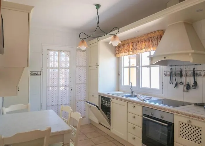 Villa Vergel With Large Private Pool Jacuzzi Bbq In Frontline Caleta De Fuste Golf By Amazzzing Travel וילה