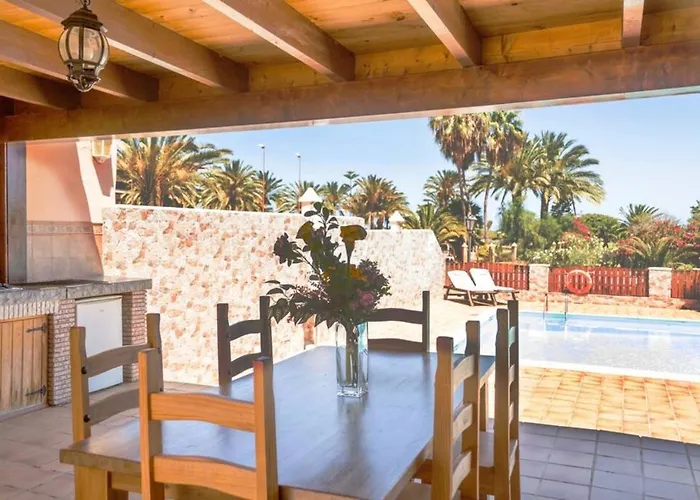 Villa Vergel With Large Private Pool Jacuzzi Bbq In Frontline Caleta De Fuste Golf By Amazzzing Travel * La Guirra